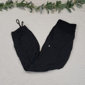 Lululemon NWOT Black Joggers Size 6
